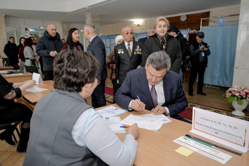 Аким Северо-Казахстанской области проголосовал на референдуме