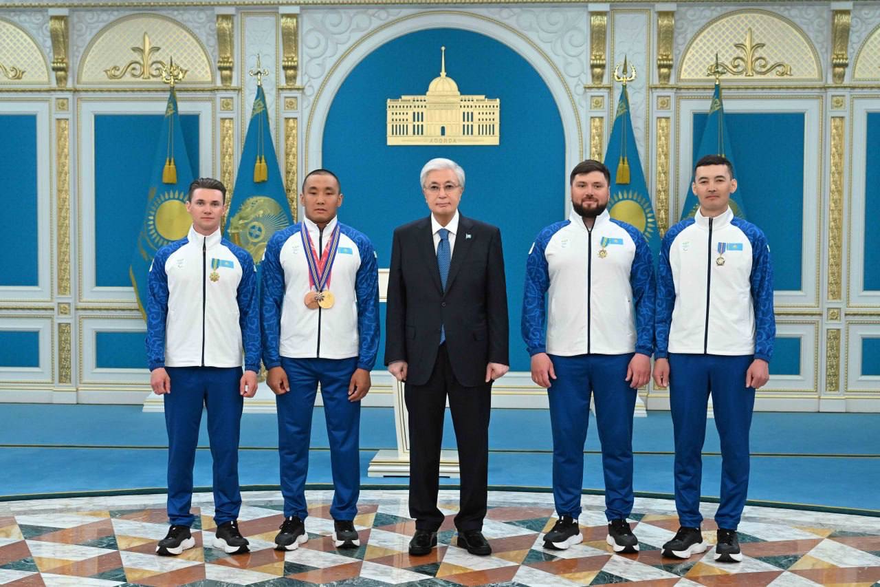 В резиденции Акорда состоялась церемония награждения чемпиона XIV зимних Паралимпийских игр в Италии Ербола Хамитова и его тренеров