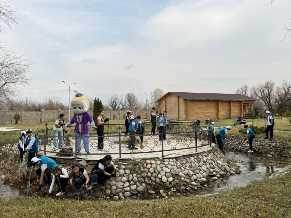 Юные казахстанцы принимают участие в республиканской акции «Мөлдір бұлақ»