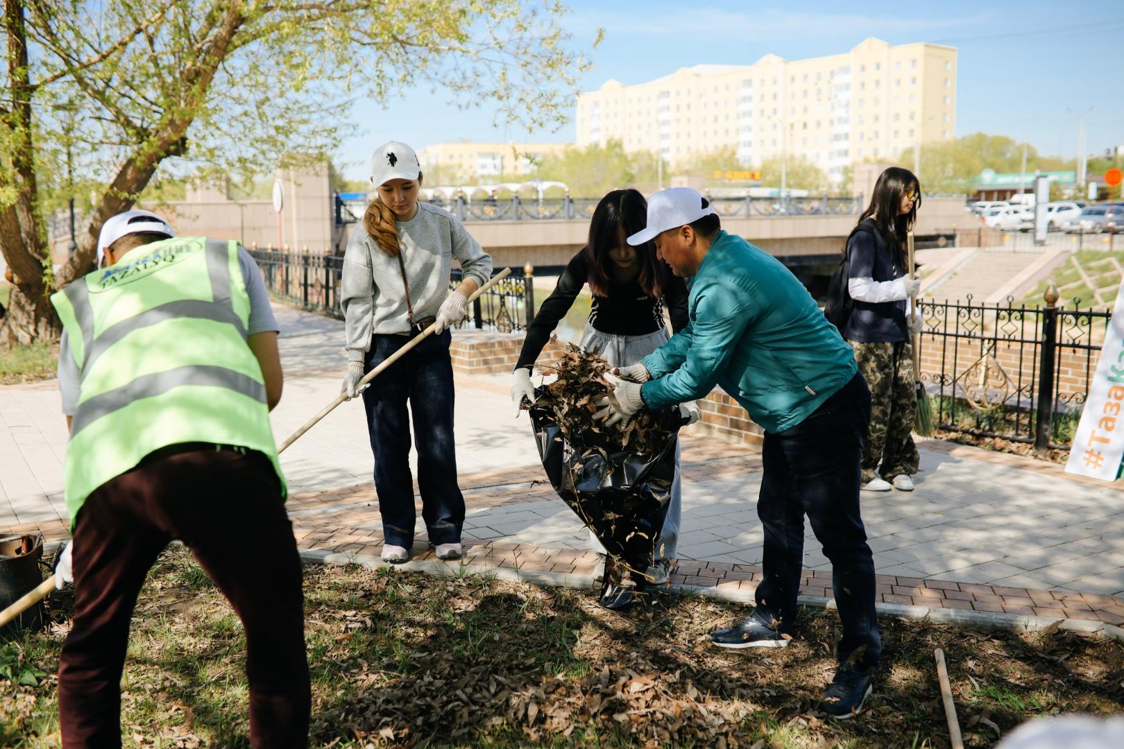 В Астане продолжается акция «Мөлдір бұлақ» в рамках экоакции «Таза Қазақстан»