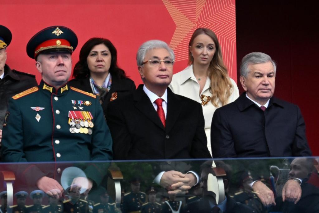 Президент Касым-Жомарт Токаев посетил военный парад по случаю Дня Победы