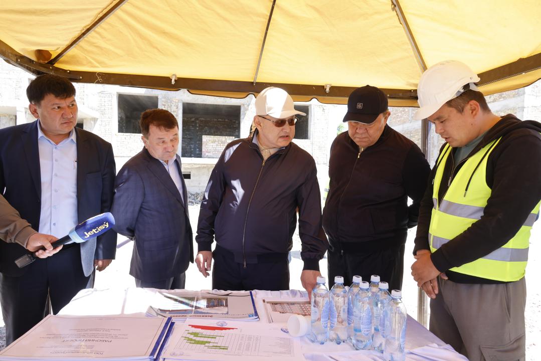Бейбит Исабаев проинспектировал стройобъекты в селах
