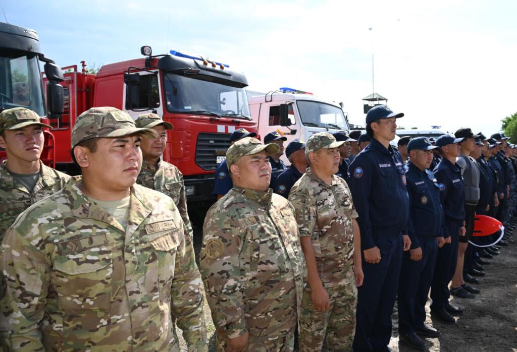 Безопасность на Алаколе: в Жетісу спасатели на моторных лодках дежурят круглосуточно, используются дроны и спецтранспорт
