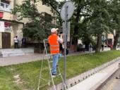 В Алматы устанавливают дорожные знаки в рамках пилотного проекта LEZ