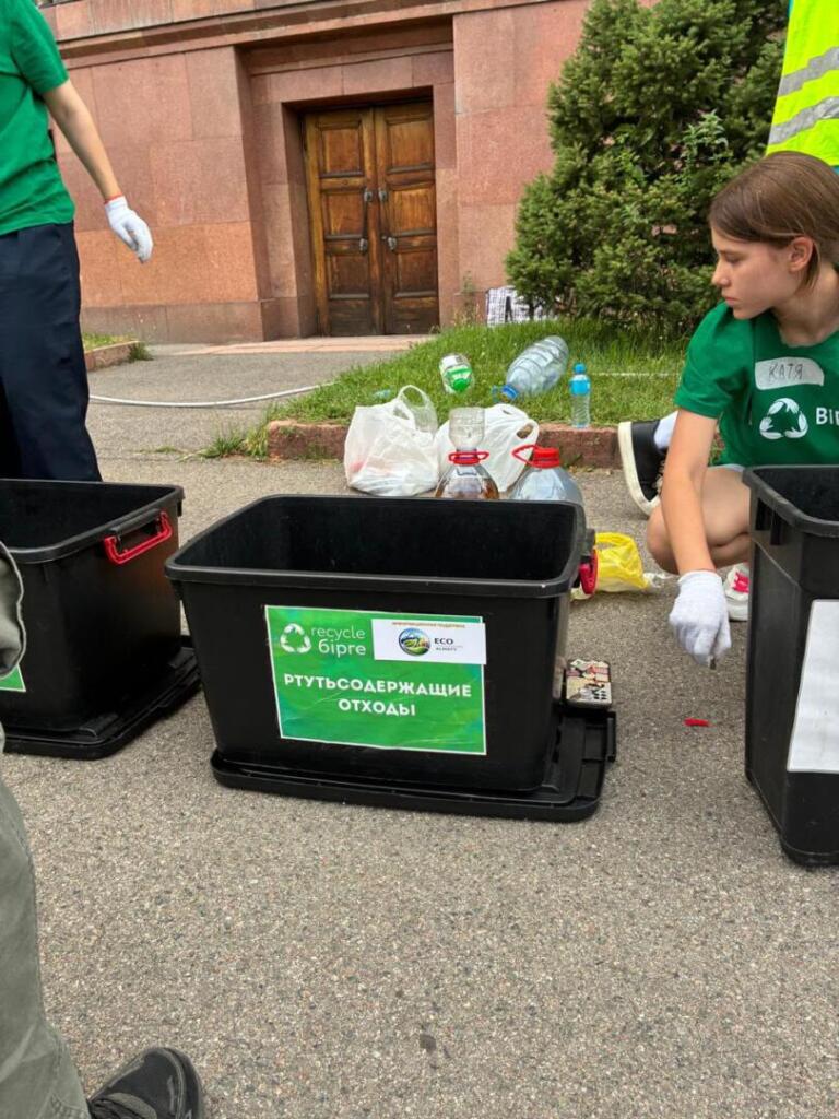 Более 600 ртутьсодержащих ламп передали на утилизацию жители Алматы