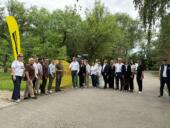 В Алматы открыли аллею скамеек из переработанного пластика