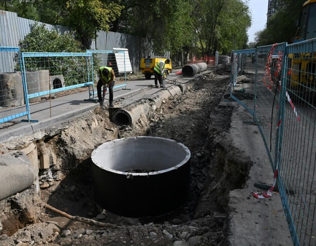 В Жетысуском районе Алматы обновляют более 8 км водопроводных и канализационных сетей