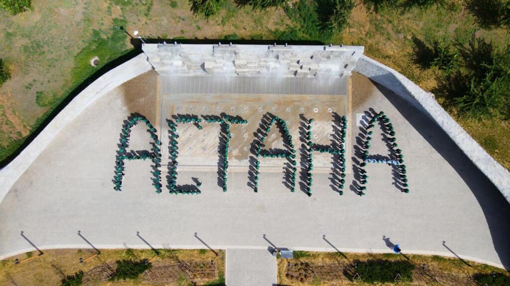 В Астане 200 бойцов «Жасыл ел» провели необычный флешмоб в честь Дня столицы