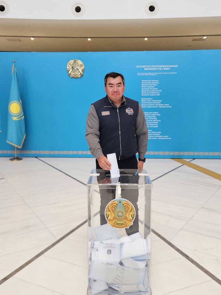 Чингис Аринов проголосовал на выборах в Курултай