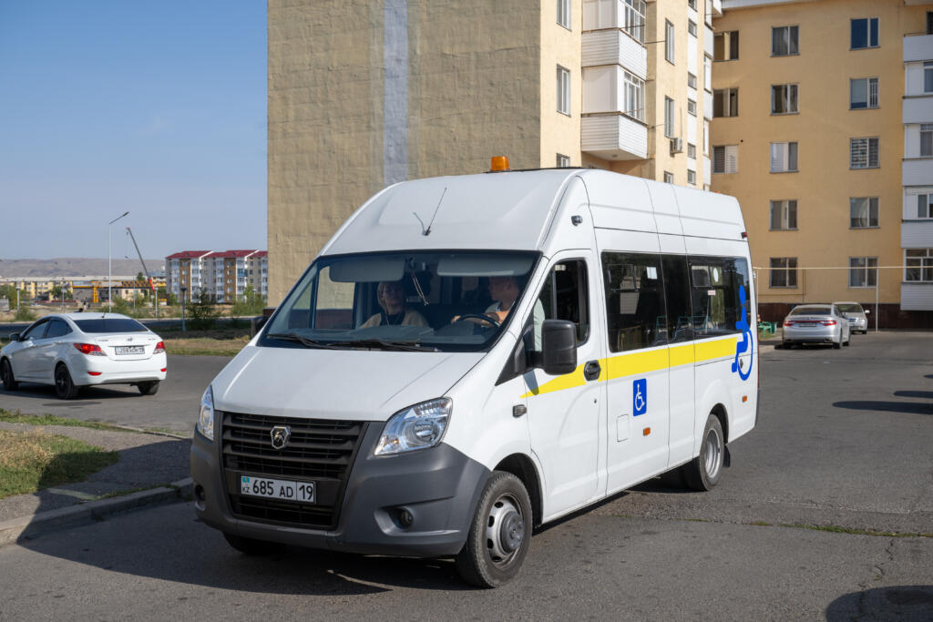 Жетісу облысында жүріп-тұруы шектеулі азаматтар үшін сайлау күні көлік қызметтері үздіксіз қызмет көрсетуде