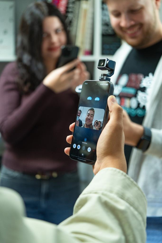 Иллюстрация — HONOR впервые представил в Казахстане RobotPhone — смартфон с роботизированной камерой и воплощенным ИИ