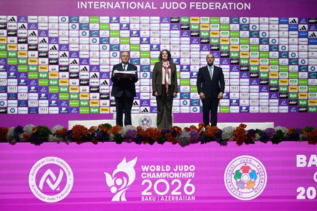 Флаг чемпионата мира по дзюдо официально передали Казахстану: турнир пройдёт в Астане в 2027 году