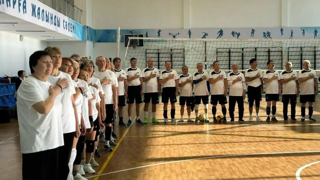 Турнир по волейболу среди пенсионеров в честь Дня Республики прошел в Астане