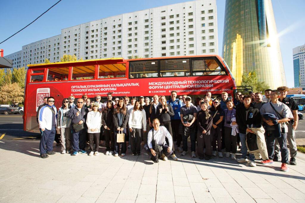 Зарубежные участники Кубка мира по плаванию оценили достопримечательности Астаны