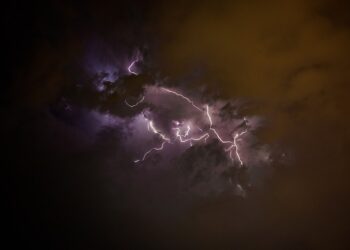 Молния в Казахстане. Optimizm.kz