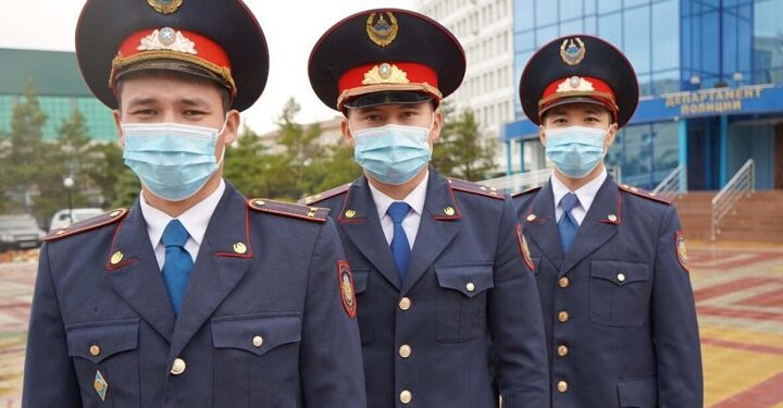 Награждение полицейских в Рудном. Optimism.kz