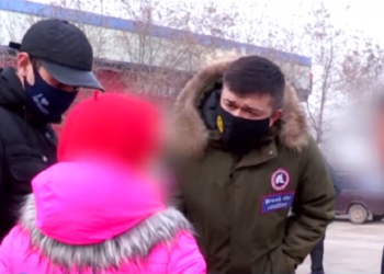 Фото: Кадр из видео otyrar.kz