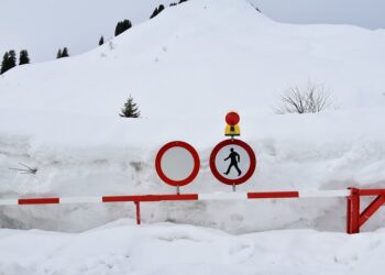 Закрытие трассы. Optimism.kz