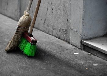 К 250 часам общественных работ приговорили мошенника в Усть-Каменогорске