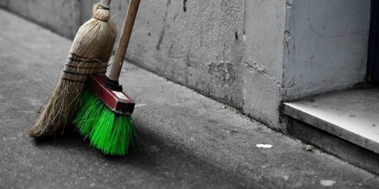 К 250 часам общественных работ приговорили мошенника в Усть-Каменогорске