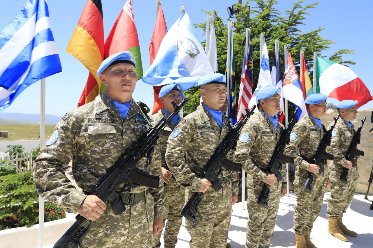 Оон 29. Международный день миротворцев ООН. 29 Мая день миротворцев. Миротворцы ООН. Армия Казахстана.