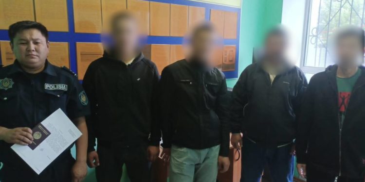 12 иностранцев незаконно трудились на предприятии в Акмолинской области