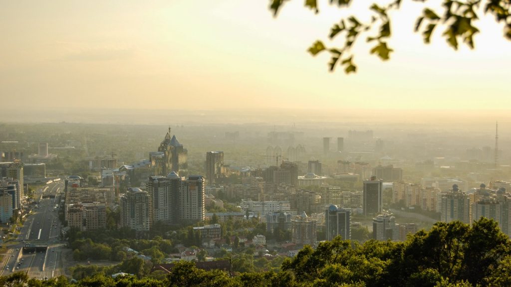 В Алматы ограничили въезд и выезд в объект предпринимательской деятельности