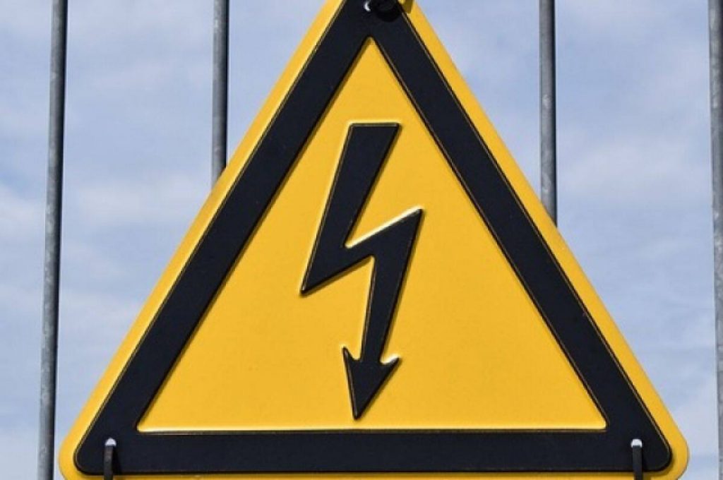 Электрический ожог рук и ног получил мужчина на предприятии в Степногорске