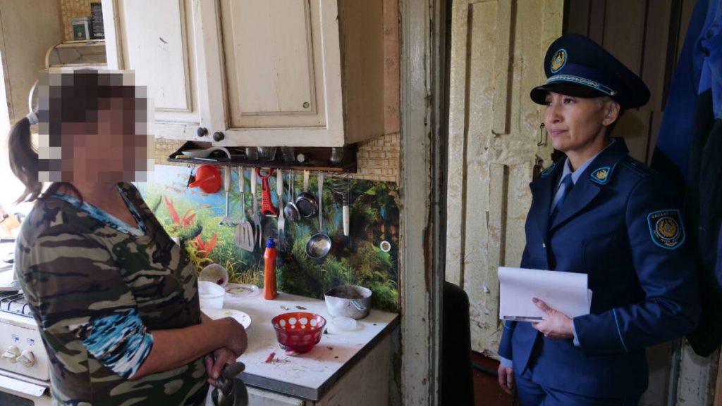 Адреса семейных дебоширов посещают полицейсчкие СКО