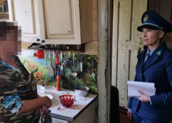 Адреса семейных дебоширов посещают полицейсчкие СКО