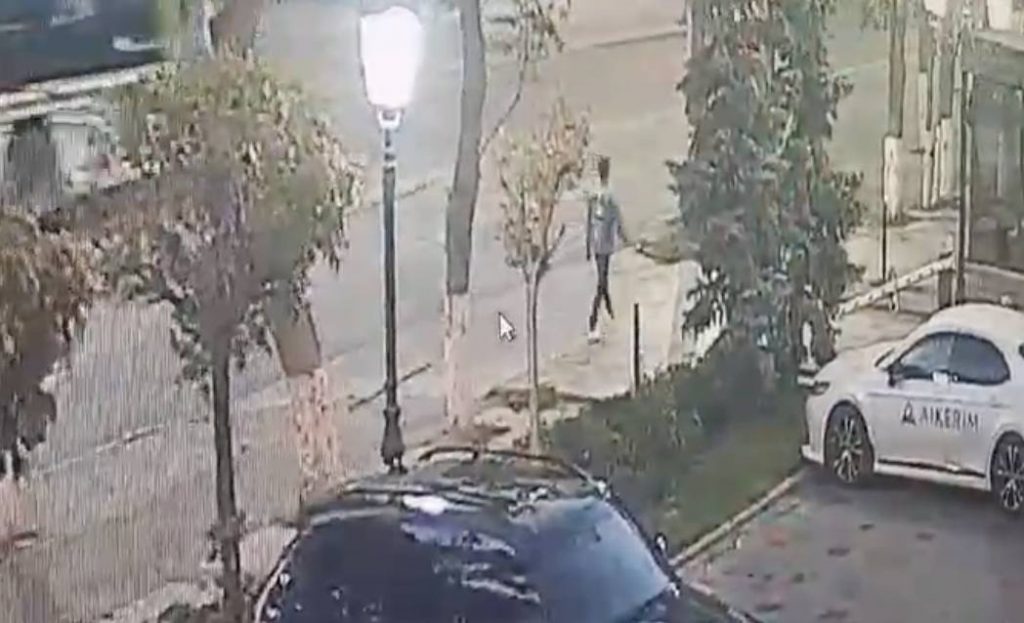 Мгновенная карма: мужчина угнал скутер и попал на нем в аварию в Шымкенте