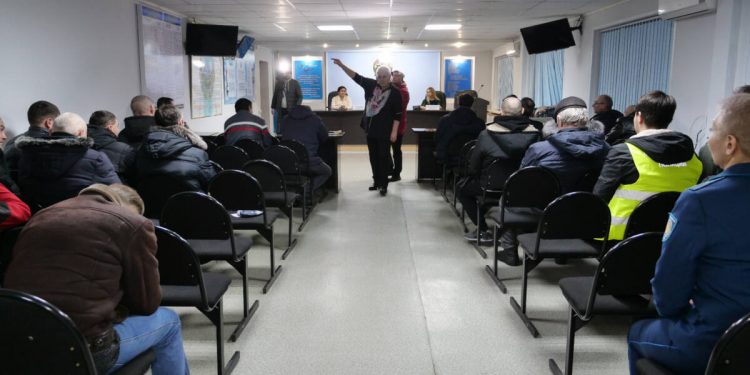 Экскурсию в спецприемник организовали семейным дебоширам полицейские СКО