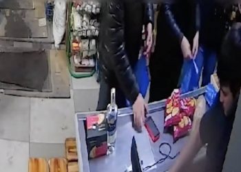 Акмолинец похитил из магазина терминал, приняв его за телефон