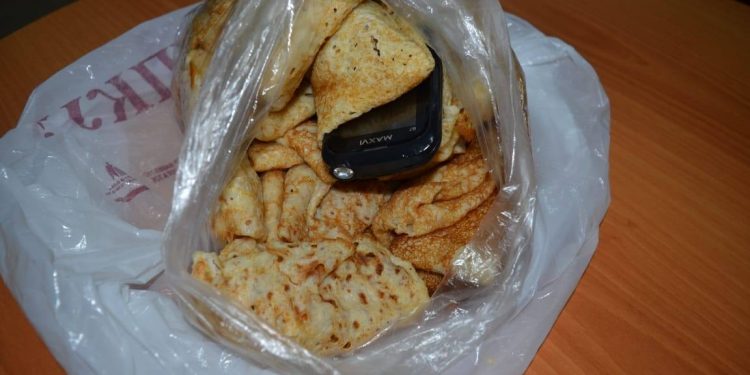 Блинчики с телефоном пытались передать в СИЗО Караганды
