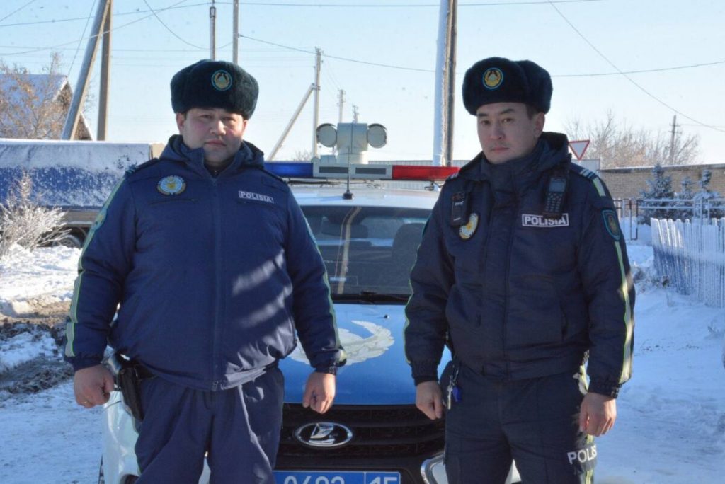 Двух пенсионеров из пожара спасли полицейские СКО