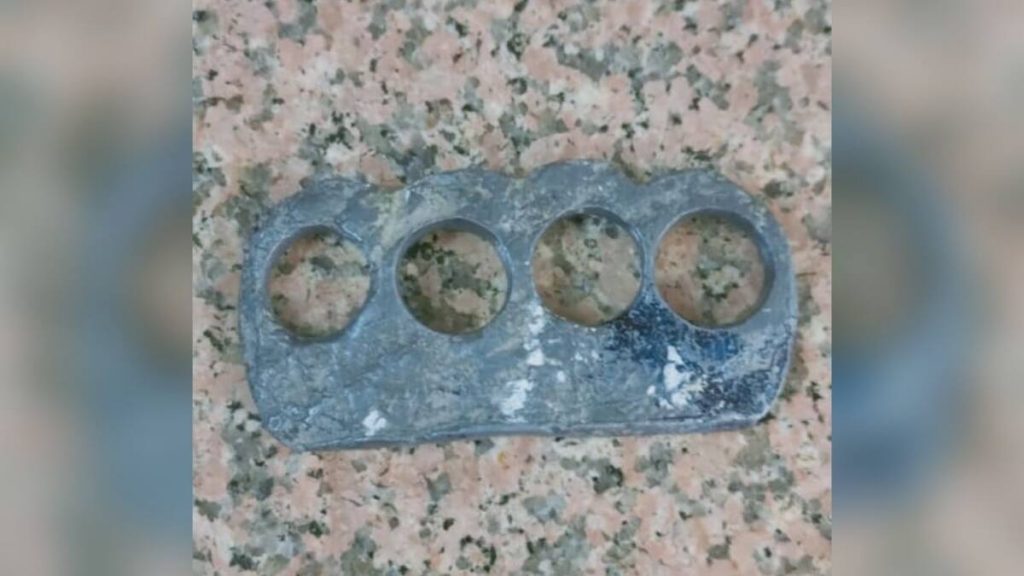 Кастет изъят у пассажира метро в Алматы