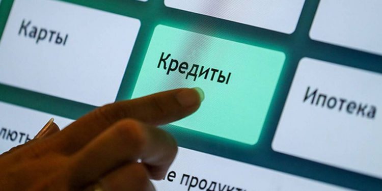 Крупные кредиты оформила на своих подруг жительница ВКО