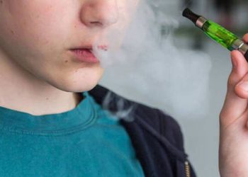 Курили вейп и матерились школьники в Павлодарской области