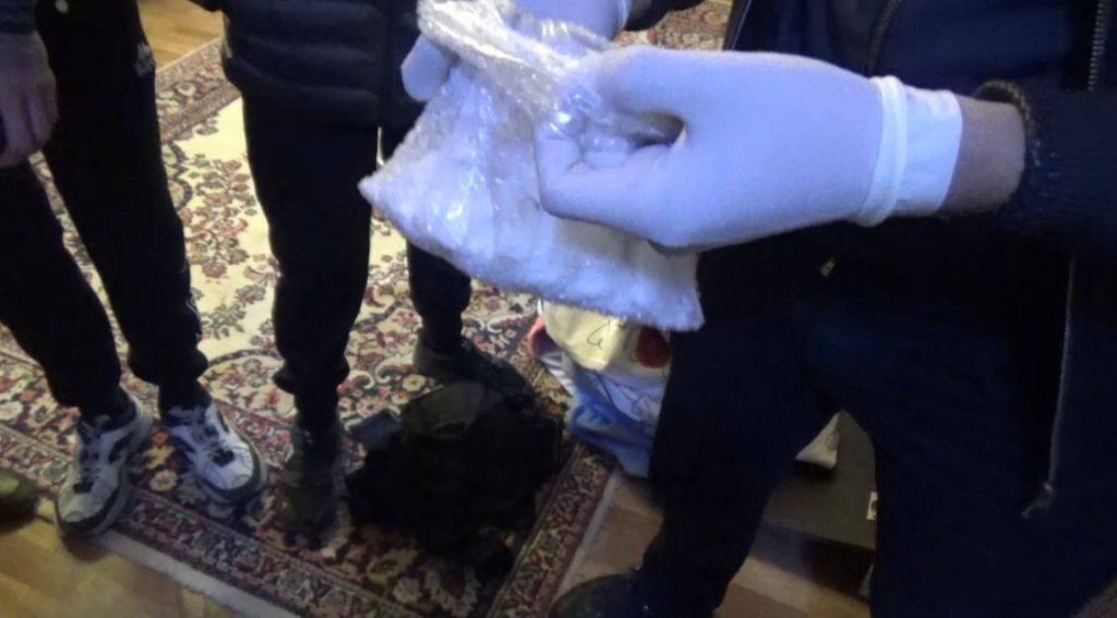 Наркокурьер из Тараза с крупной партией “синтетики” задержан в области Абай