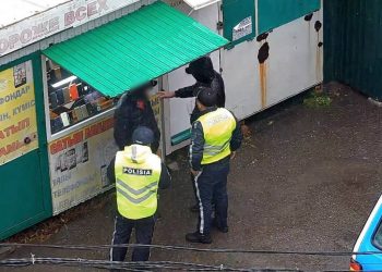 Под предлогом срочного звонка выманил телефон у подростка житель Усть-Каменогорска