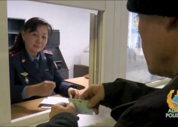 Получить документы помогли полицейские 51-летнему алматинцутинцу