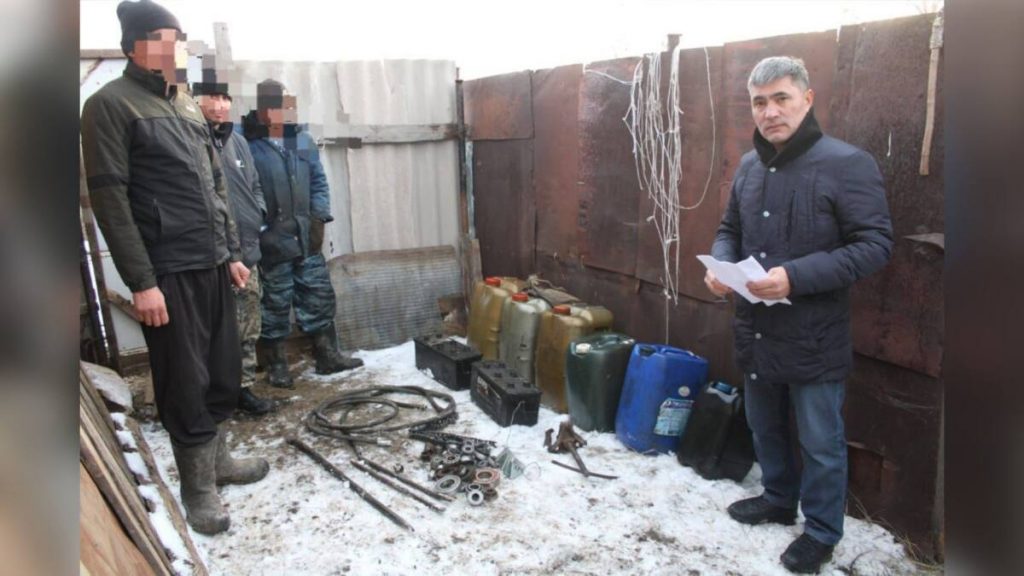 Сельчане разобрали комбайн фермера в Актюбинской области