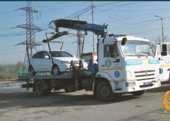 Toyota на подложных номерах разъезжала по Алматы