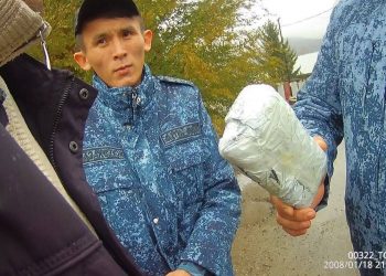 Три телефона и SIM-карту пытались перебросить в колонию ВКО