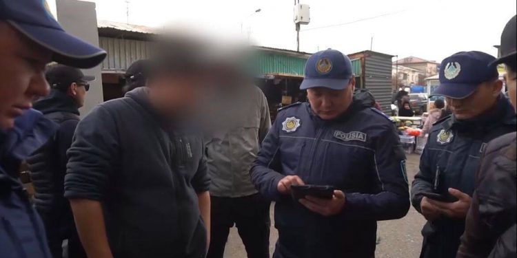 22 лица привлекли за незаконную торговлю салютами в Шымкенте