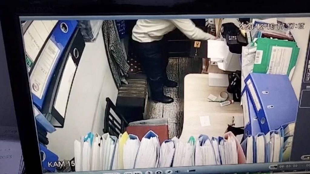 Акмолинца подозревают в краже денег из сейфа в кафе