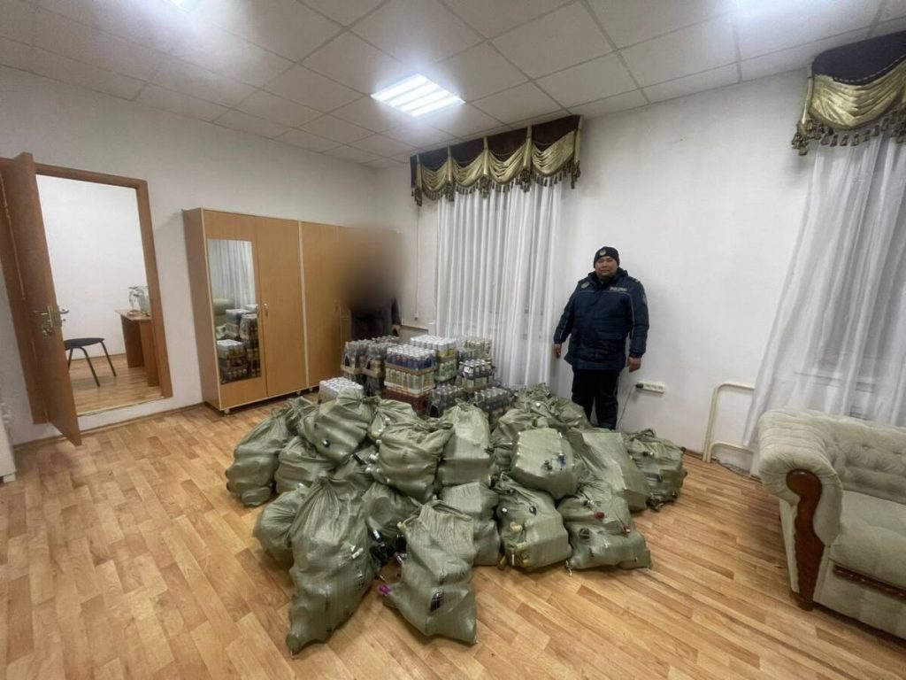 Алкоголь незаконно продавали в одном из магазинов Аксу
