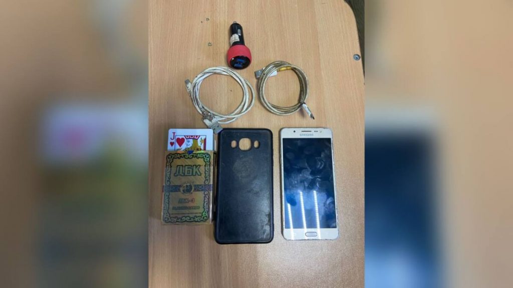 Игральные карты и телефон пытались пронести в колонию Костанайской области