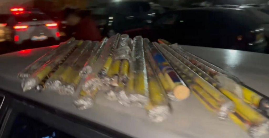 Опасное развлечение: запускавших фейерверк из авто парней наказали в Шымкенте