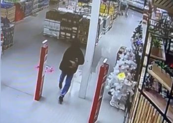 Погоня за похитителем виски попала на камеры видеонаблюдения в Астане